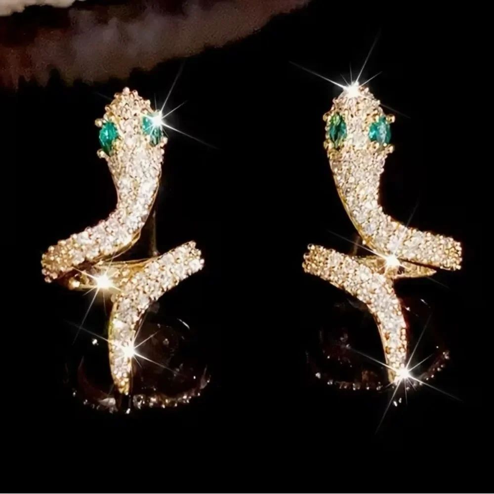 🐍 Betsey Johnson glistening crystal snake studs with green crystal eyes 🐍